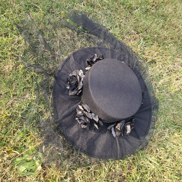 Black Rose Hat - Picture 6 of 10